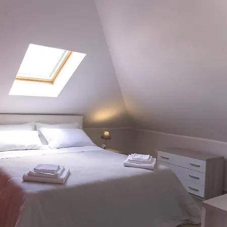 With One Bedroom In With Wifi Apartman